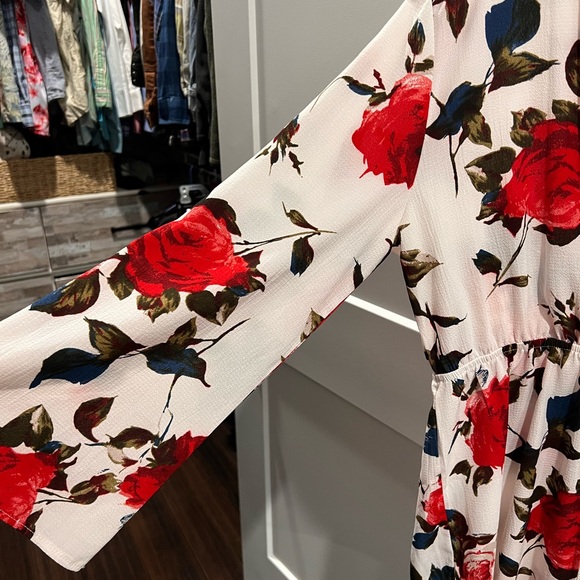 Long Sleeve Floral Romper - Picture 6 of 6